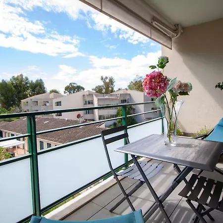 Modern Spacious 1 Bed With Pool Close To Апартаменты