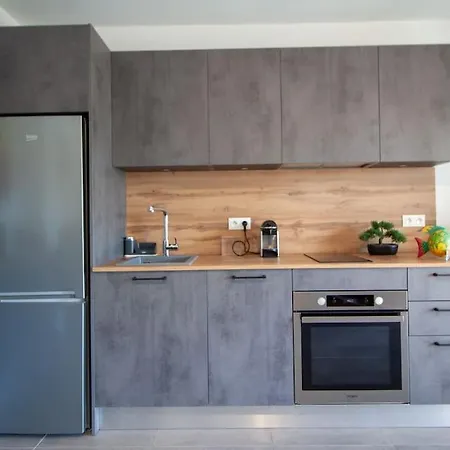 Modern Spacious 1 Bed With Pool Close To Апартаменты Антиб