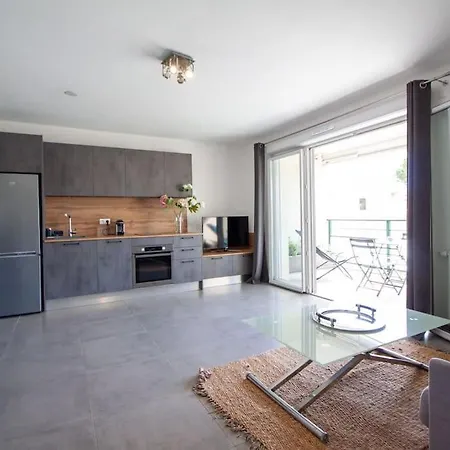 Modern Spacious 1 Bed With Pool Close To Апартаменты Антиб