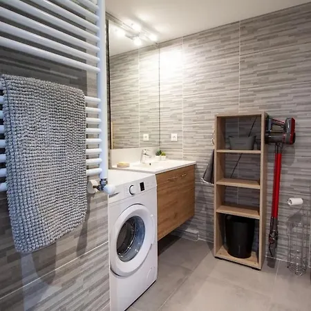 Modern Spacious 1 Bed With Pool Close To Апартаменты